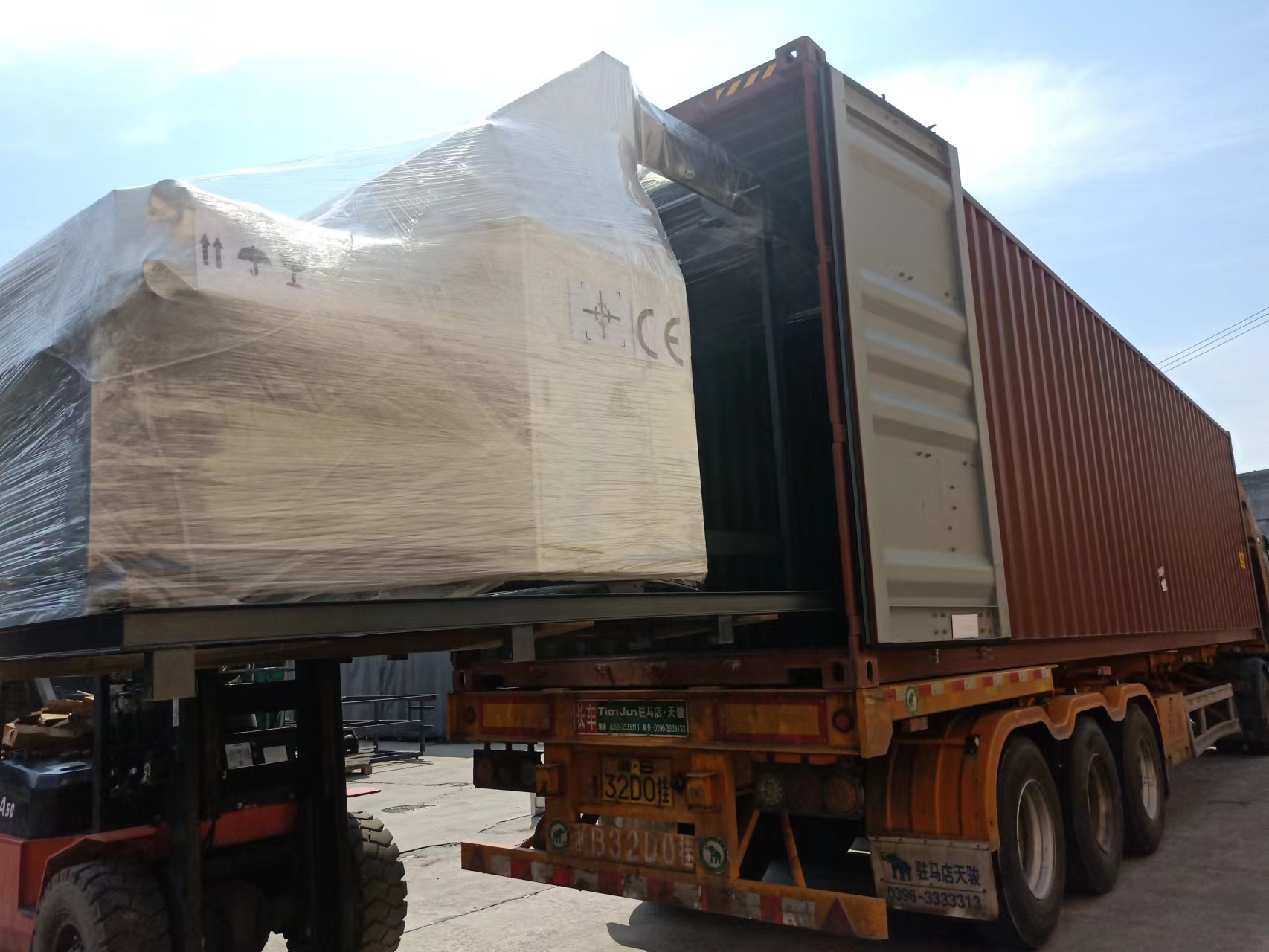 YB-1450HS High speed servo Type Laminating Machine and flip and flop stacker deliver to Poland